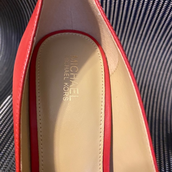 Michael Kors‎ Red Leather Pointed Toe Heels Classic Pumps Shoes - Picture 2 of 10